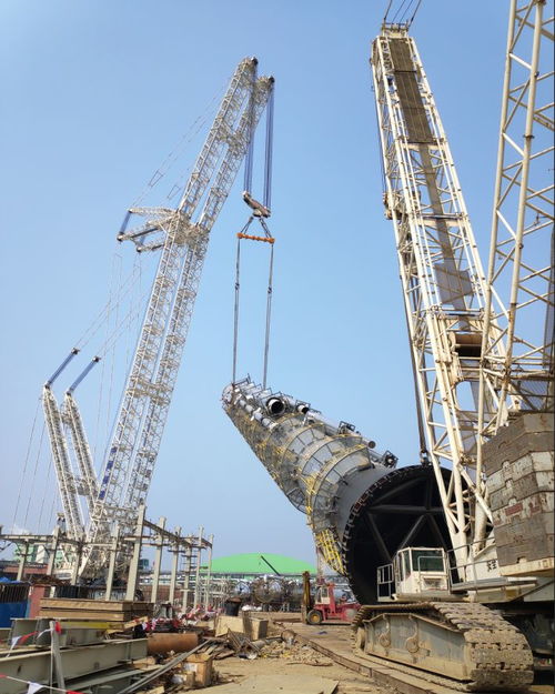 中核機(jī)械完成恒力石化101米大件設(shè)備吊裝,實(shí)現(xiàn)石化吊裝開門紅